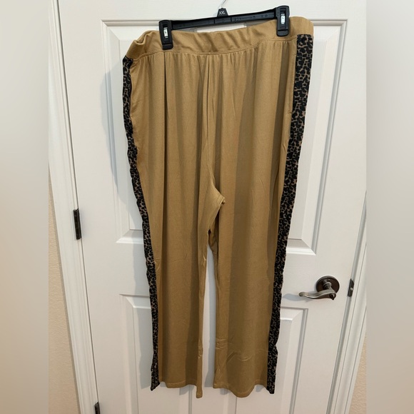 Retreat by Rhonda Shear Pants - Retreat by Rhonda Shear NEW lounge pants camel tan leopard